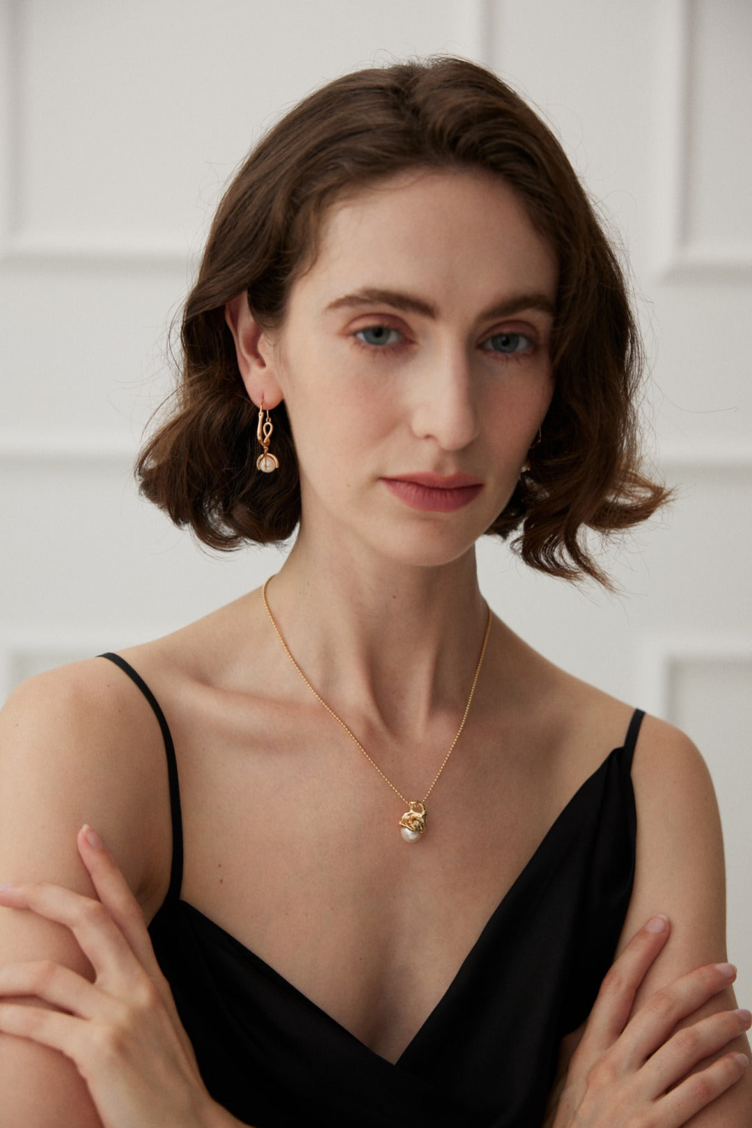 Pearl Curve Pendant Necklace