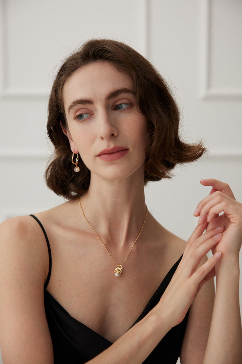 Pearl Curve Pendant Necklace