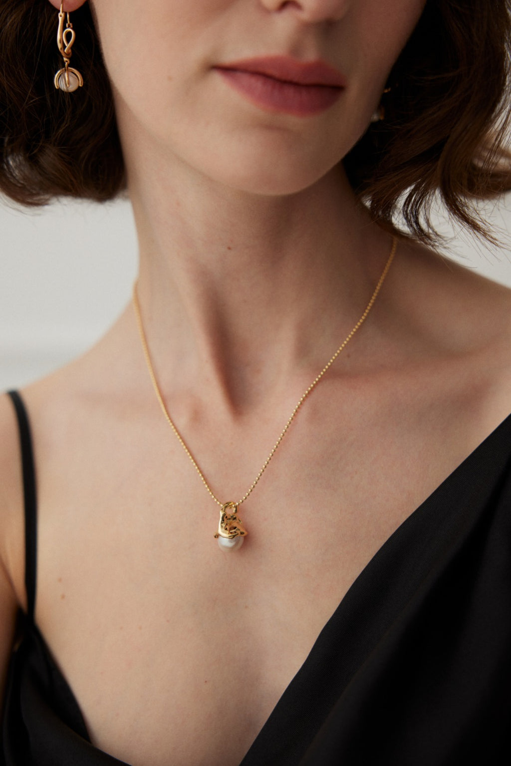 Pearl Curve Pendant Necklace