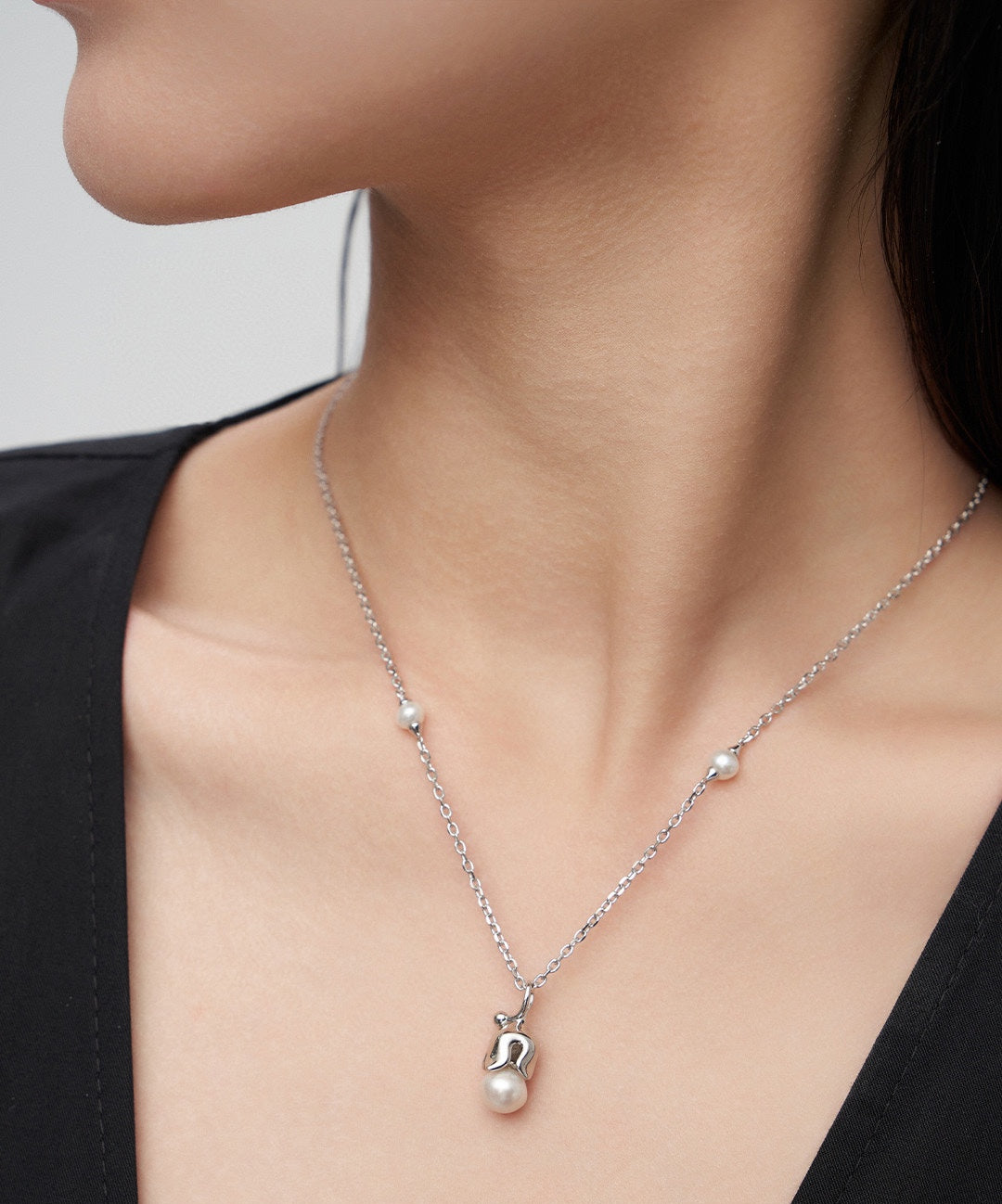Floating Pearl Necklace Secondary image