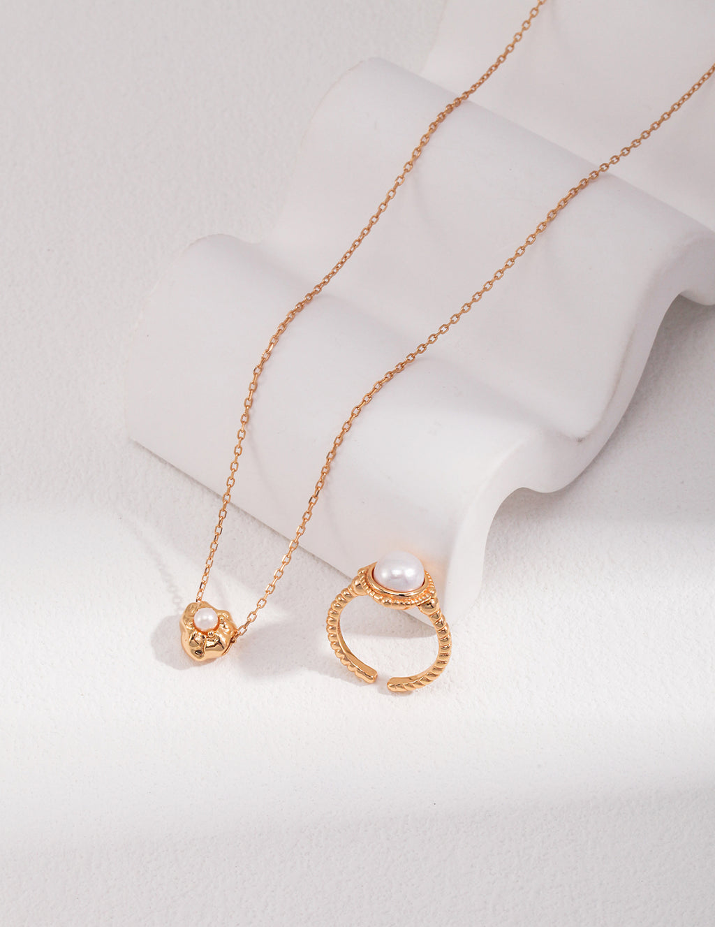 Petal Pearl Pendant Necklace