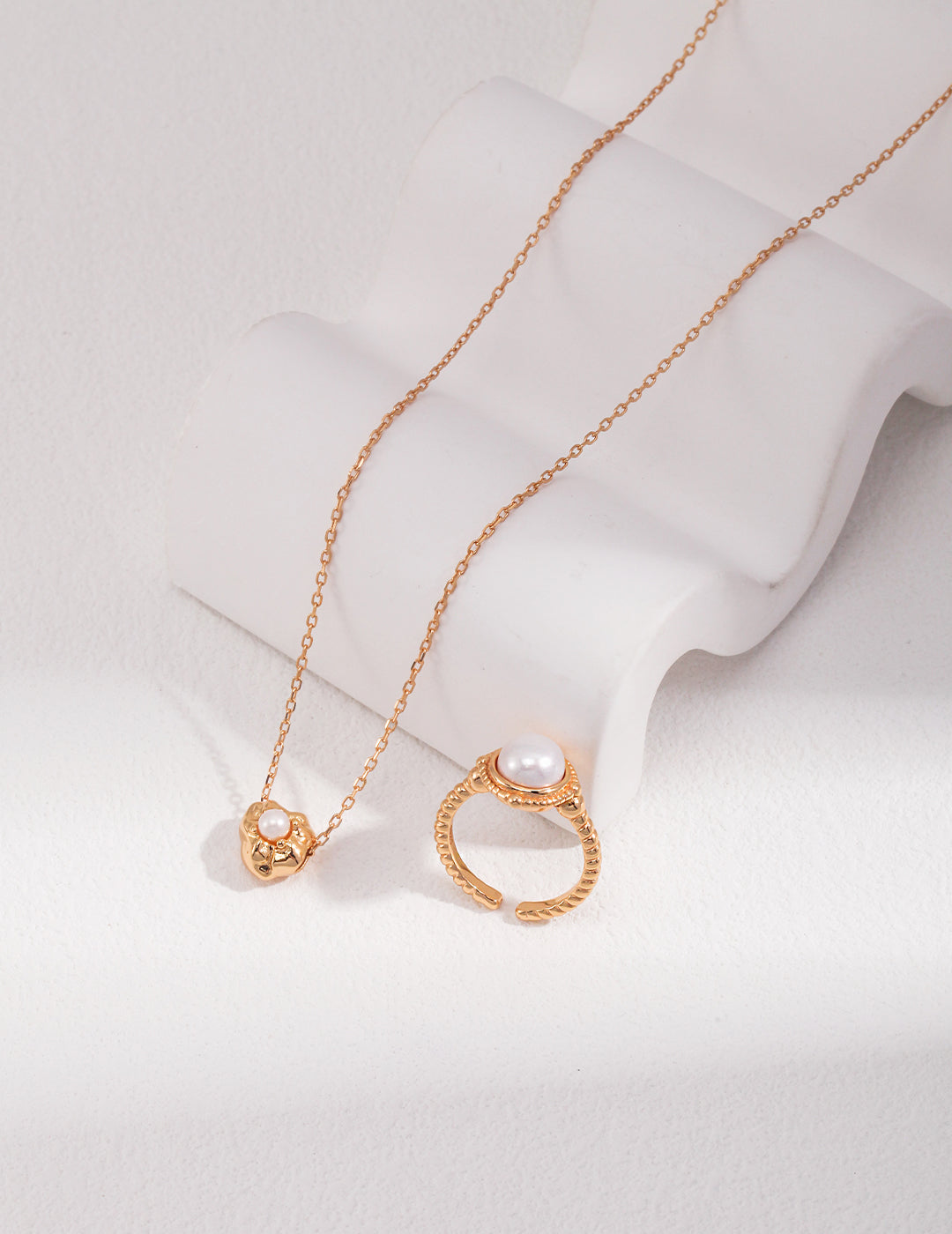 Petal Pearl Pendant Necklace