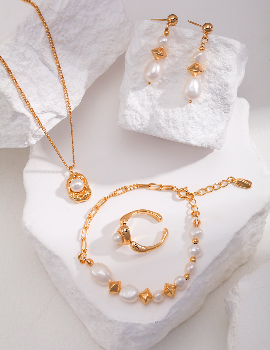 Baroque Pearl Molten Necklace