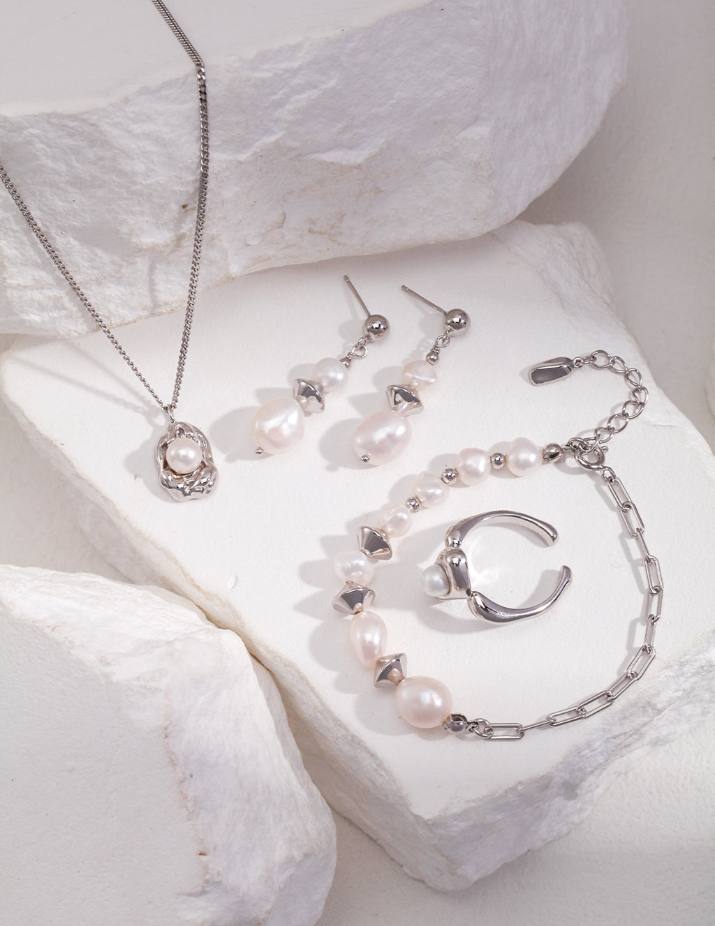 Baroque Pearl Molten Necklace