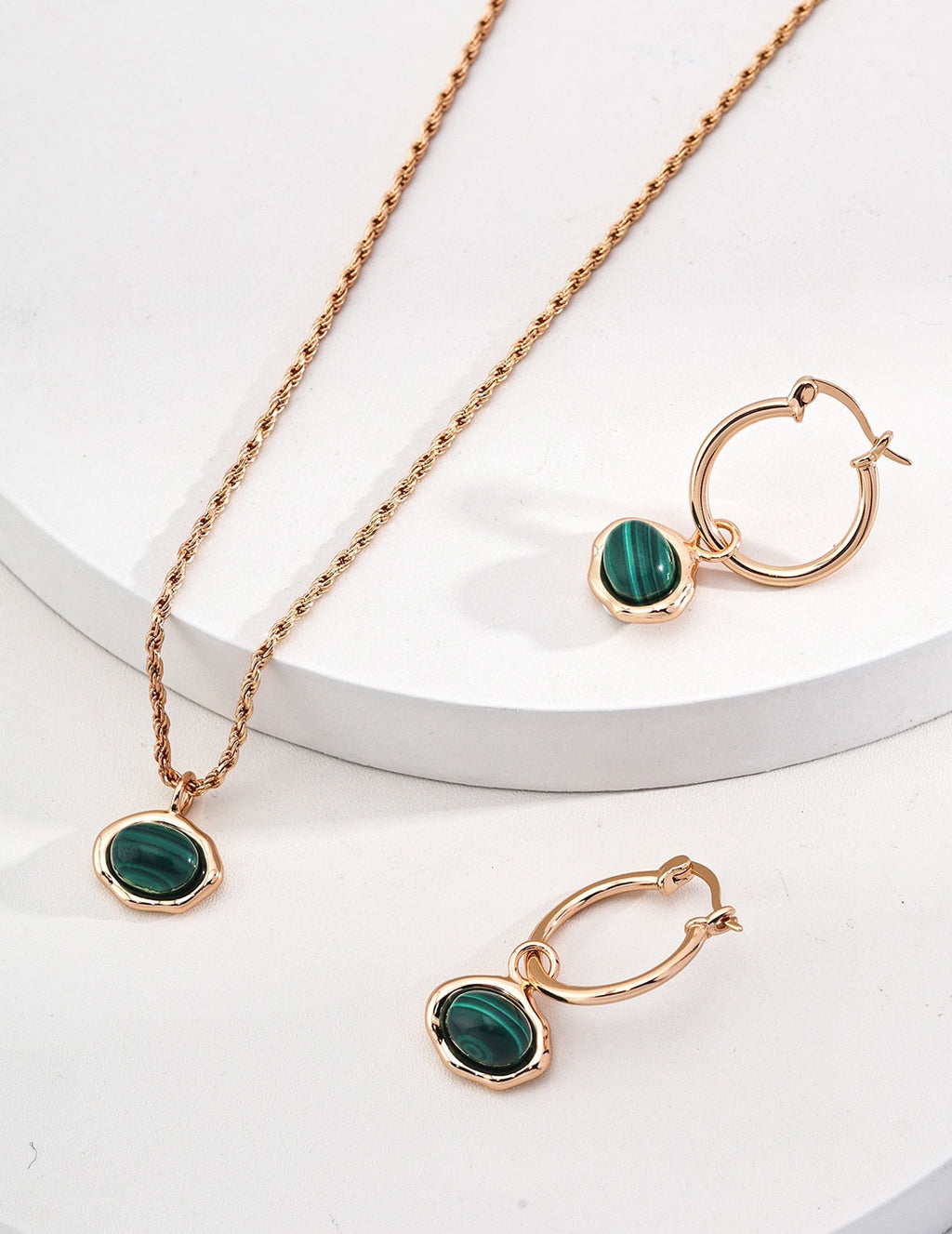 Verde Oval Pendant Necklace