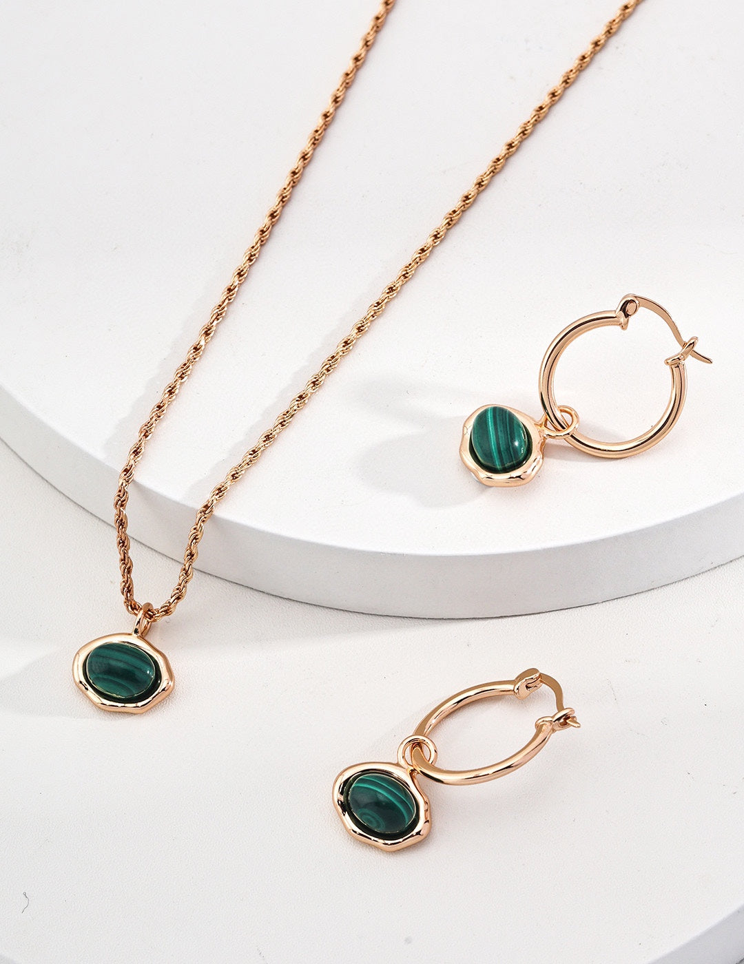 Verde Oval Pendant Necklace