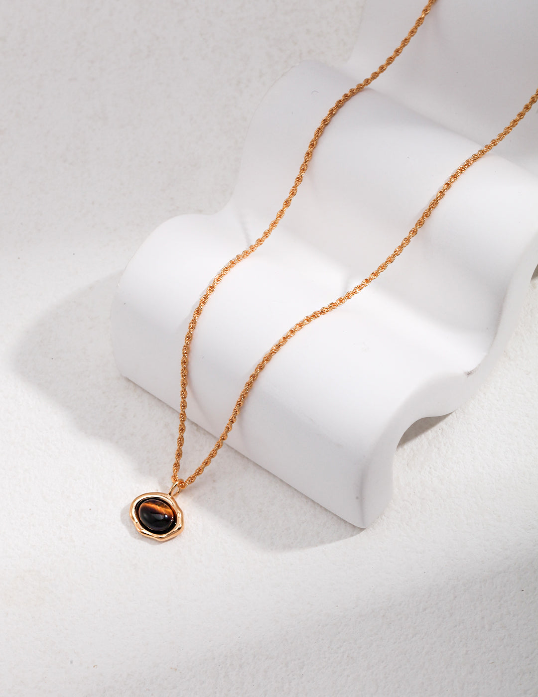 Verde Oval Pendant Necklace