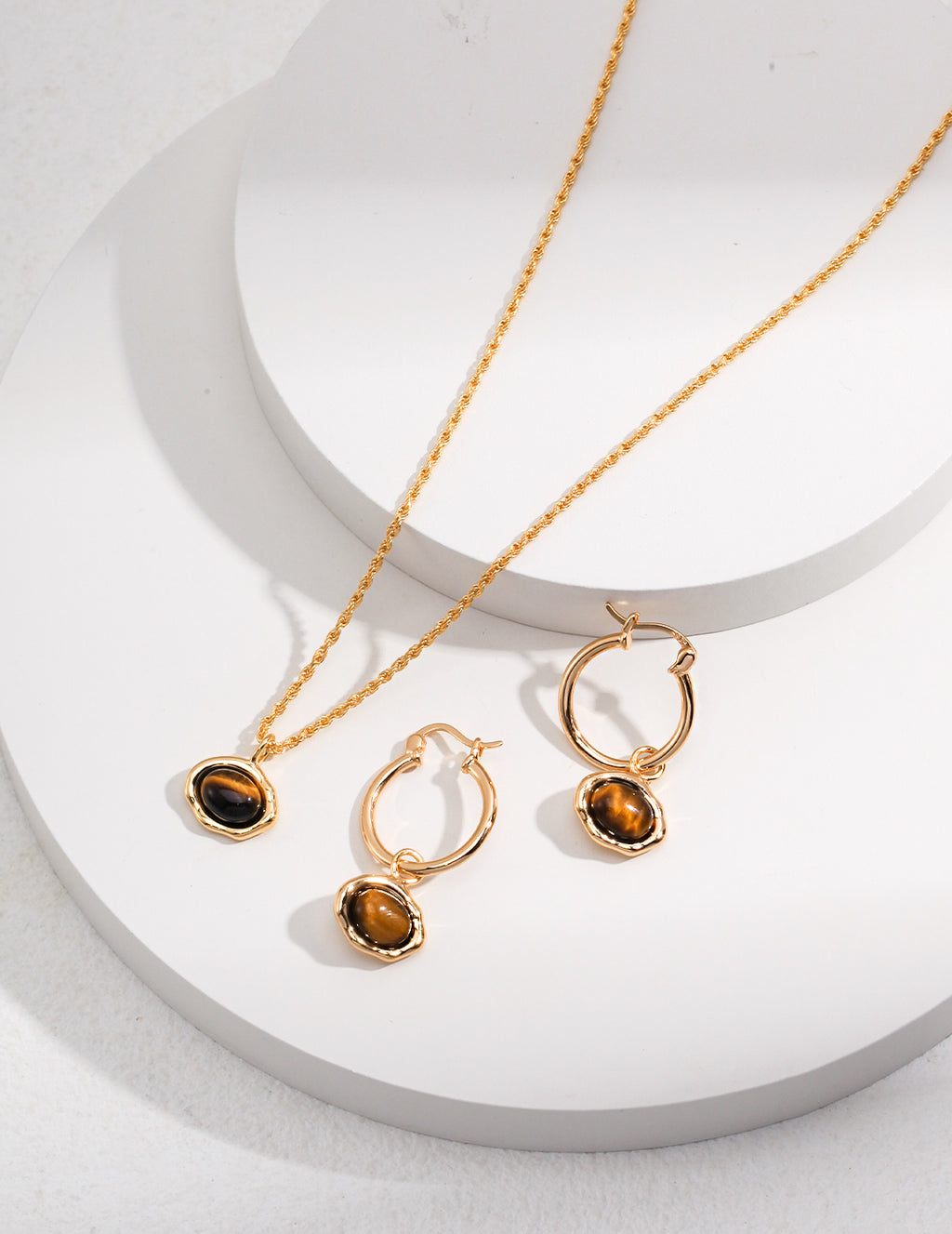 Verde Oval Pendant Necklace