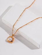 Nacre Square Pearl Necklace VIEW1