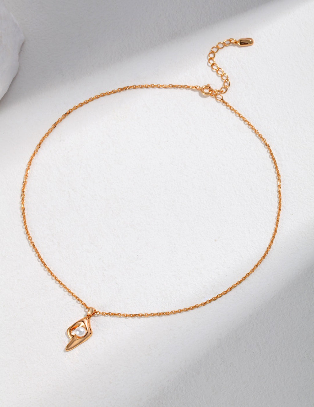 Nacre Teardrop Pearl Necklace VIEW1