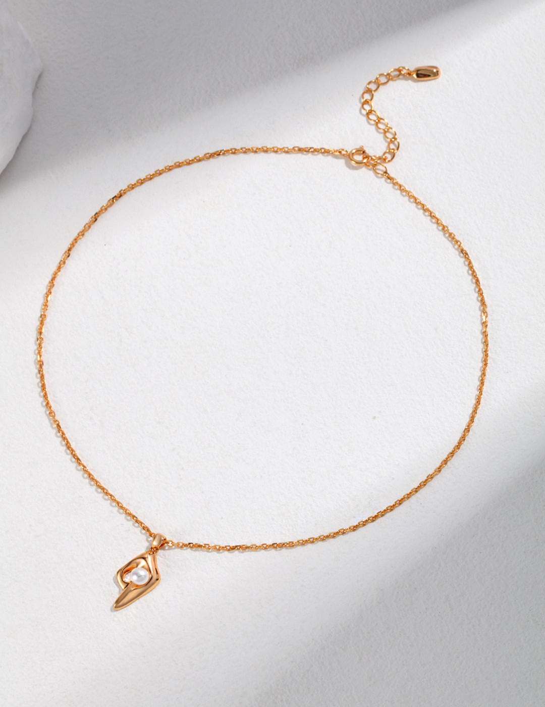 Nacre Teardrop Pearl Necklace VIEW1
