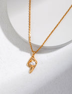 Nacre Teardrop Pearl Necklace VIEW