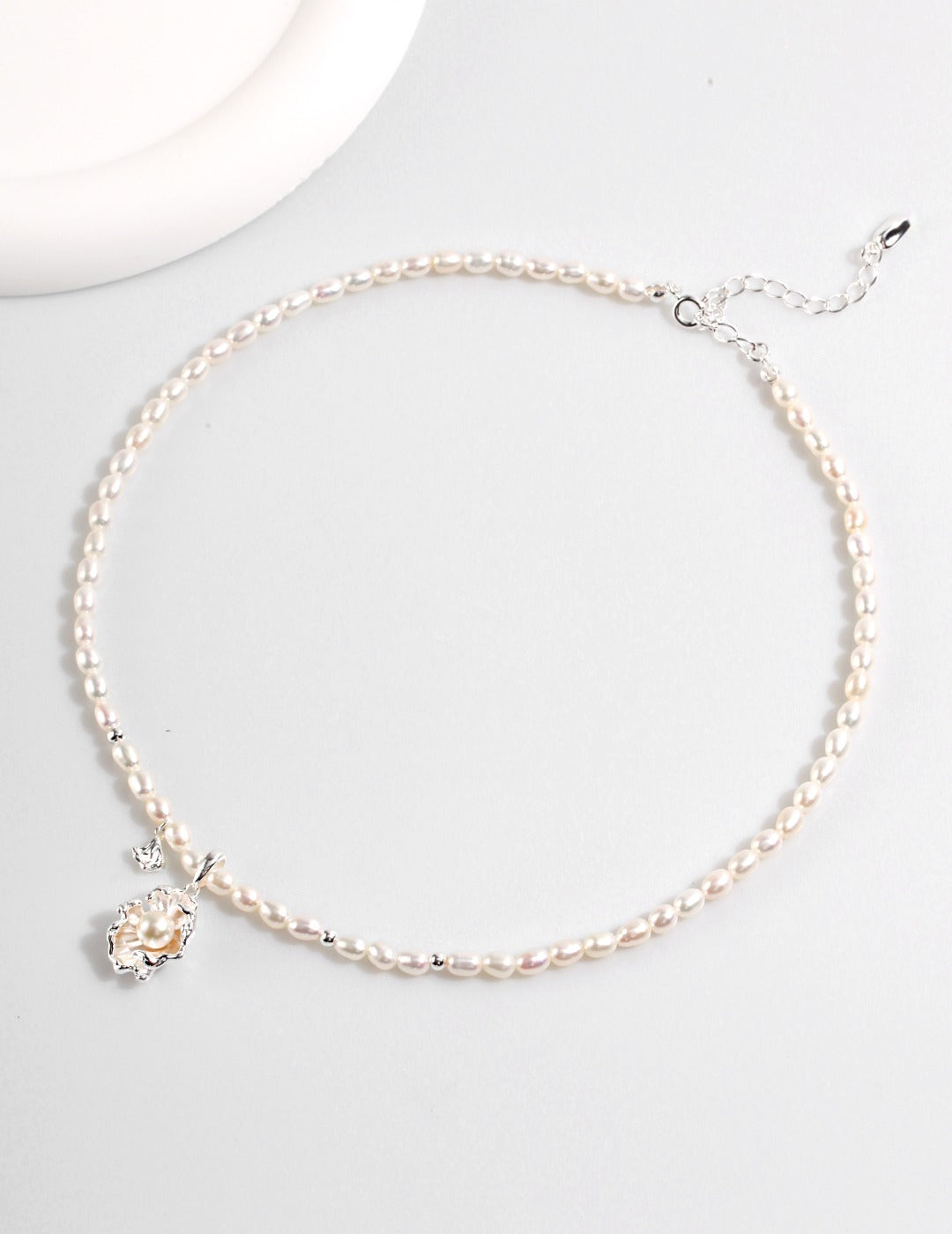 Marina Shell Pearl Necklace Secondary image