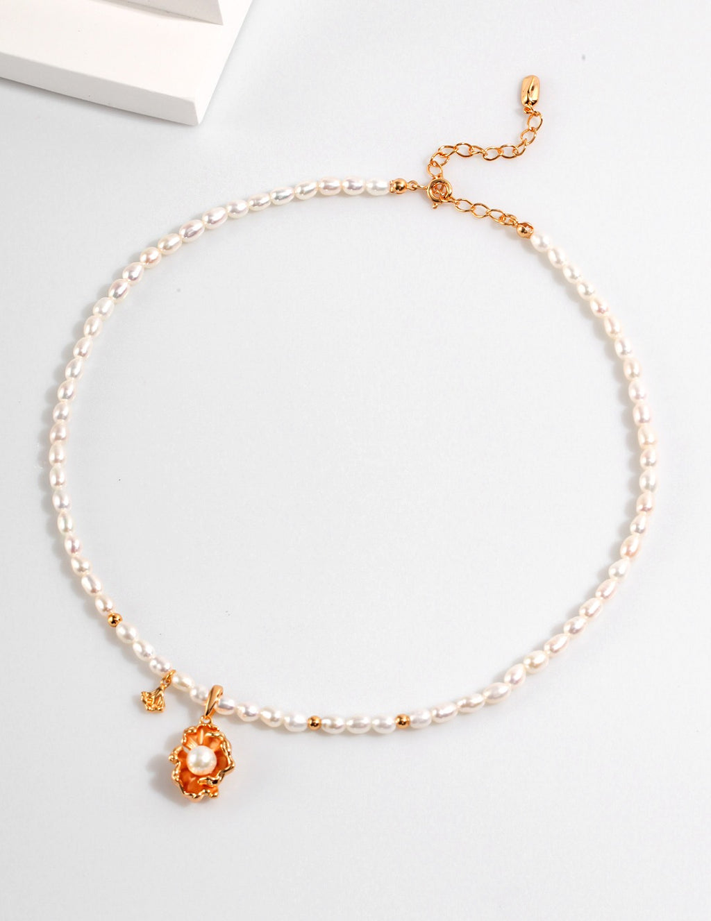 Marina Shell Pearl Necklace 3