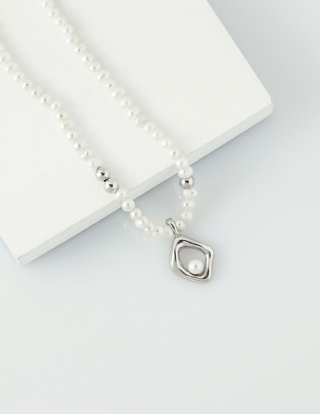 Nacre Halo Pearl Necklace 4