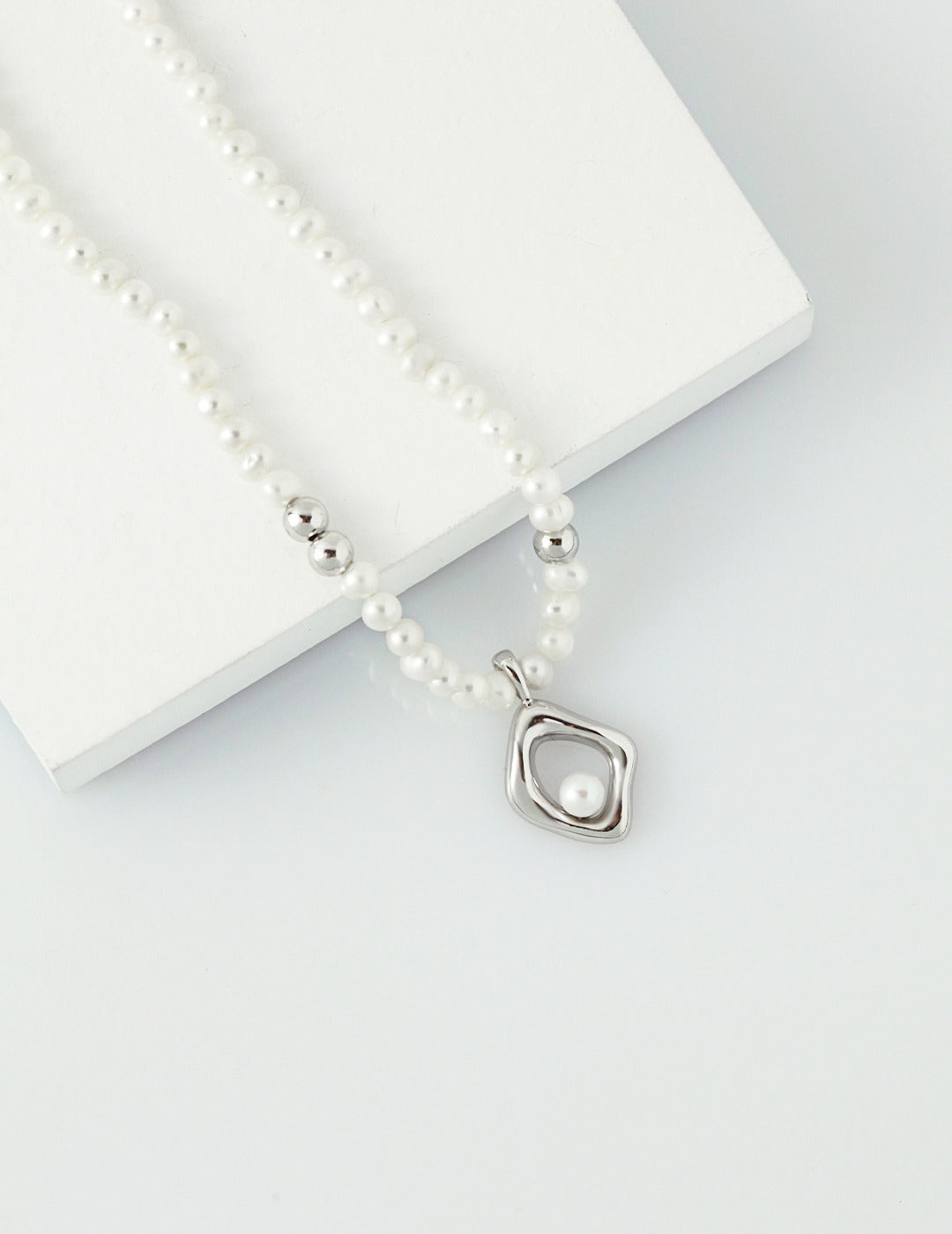Nacre Halo Pearl Necklace 4